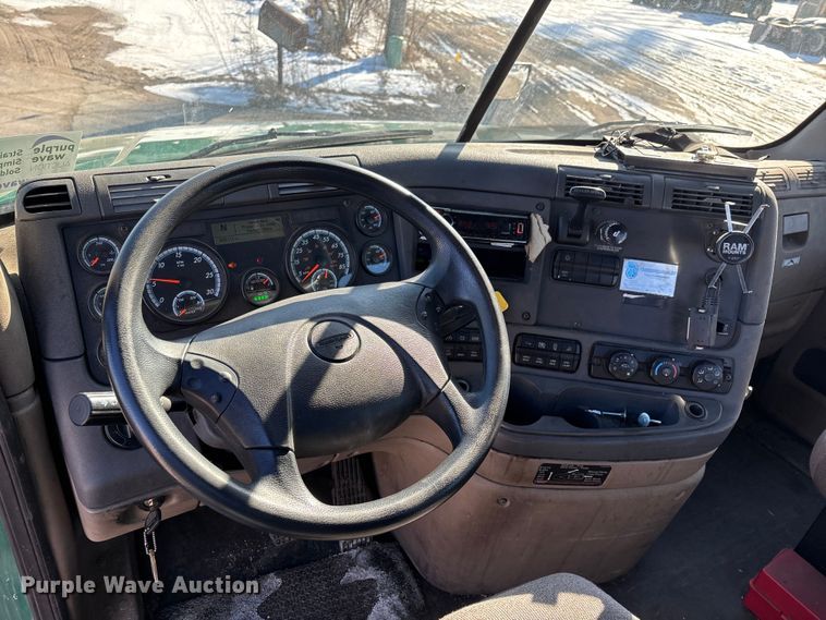 image for item FG1138 2017 Freightliner Cascadia 125 semi truck