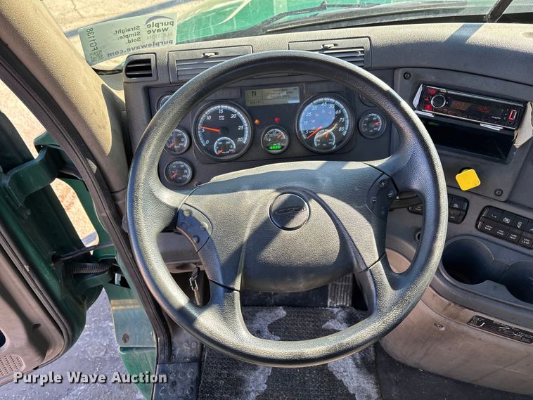 image for item FG1138 2017 Freightliner Cascadia 125 semi truck