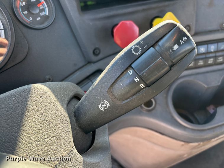 image for item FG1138 2017 Freightliner Cascadia 125 semi truck