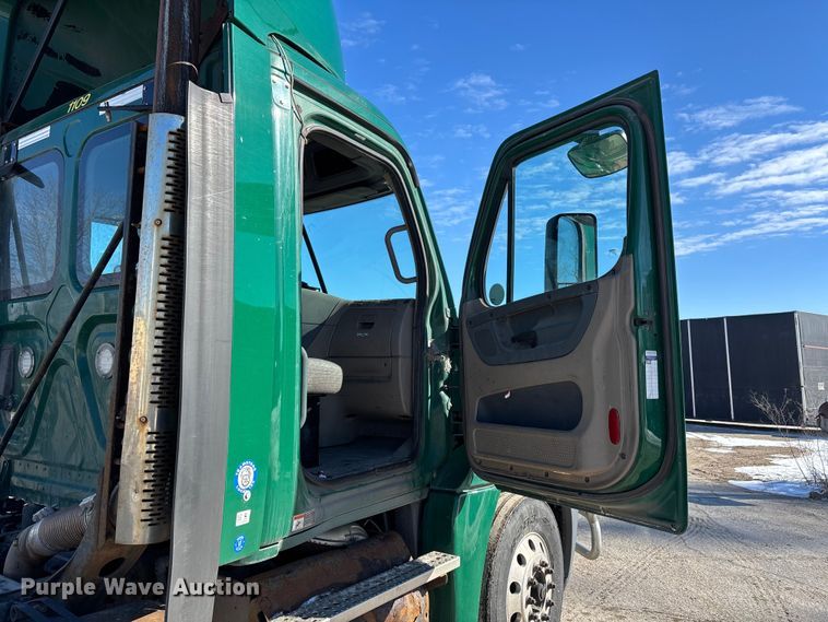 image for item FG1138 2017 Freightliner Cascadia 125 semi truck