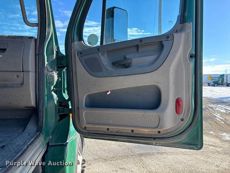 image for item FG1138 2017 Freightliner Cascadia 125 semi truck