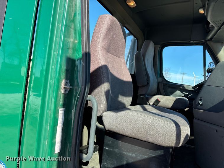 image for item FG1138 2017 Freightliner Cascadia 125 semi truck