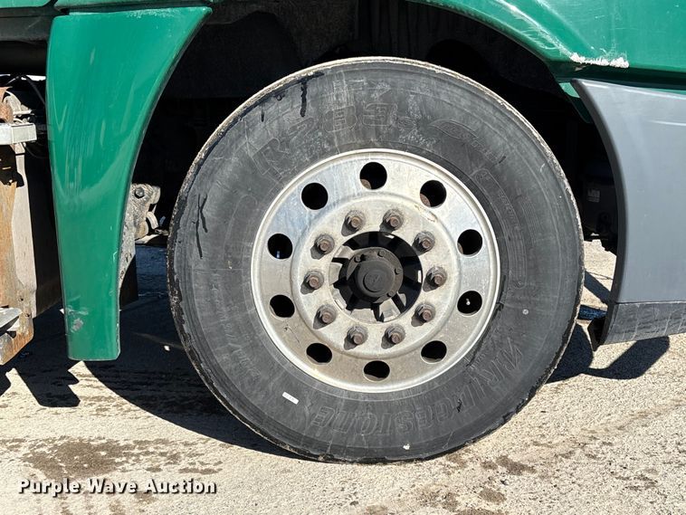 image for item FG1138 2017 Freightliner Cascadia 125 semi truck