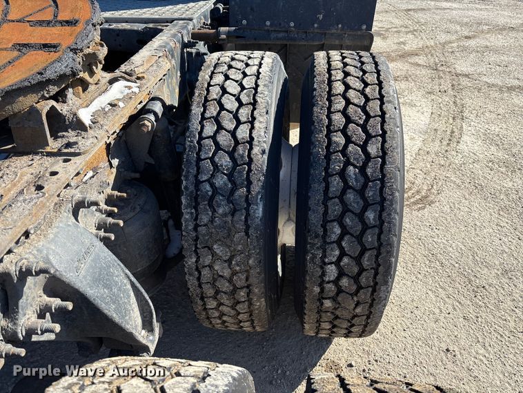 image for item FG1138 2017 Freightliner Cascadia 125 semi truck