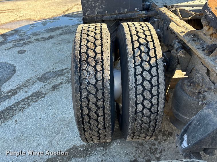 image for item FG1138 2017 Freightliner Cascadia 125 semi truck