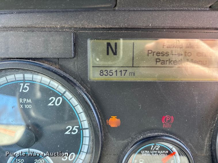 image for item FG1138 2017 Freightliner Cascadia 125 semi truck