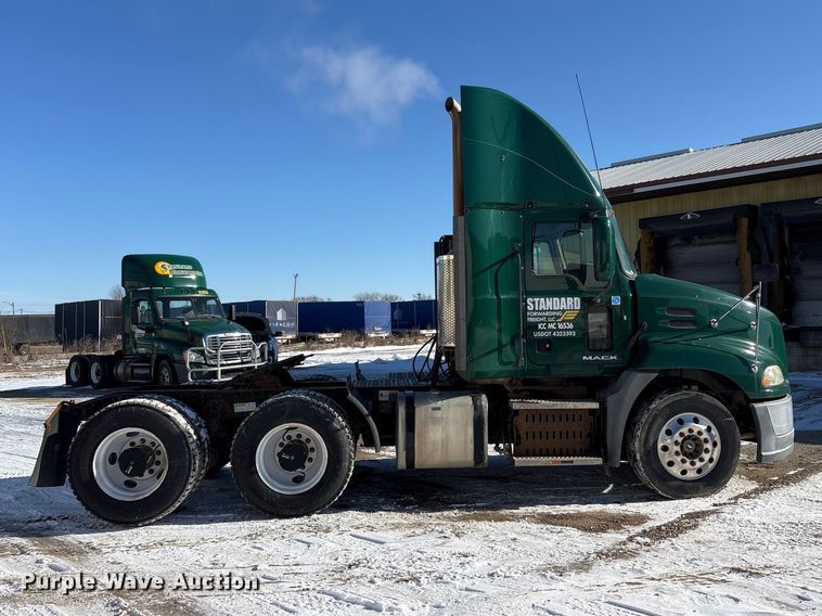 image for item FG1139 2016 Mack CXU613 semi truck