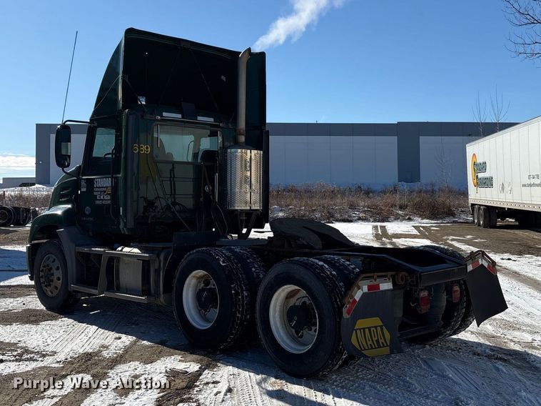 image for item FG1139 2016 Mack CXU613 semi truck