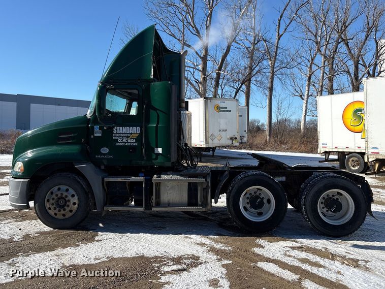 image for item FG1139 2016 Mack CXU613 semi truck