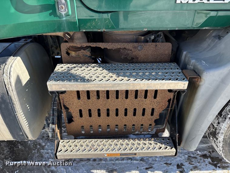 image for item FG1139 2016 Mack CXU613 semi truck