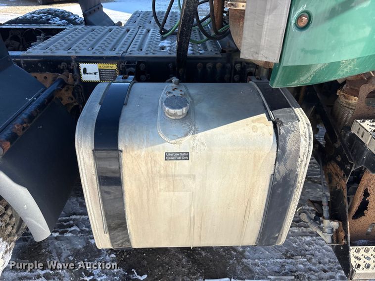 image for item FG1139 2016 Mack CXU613 semi truck