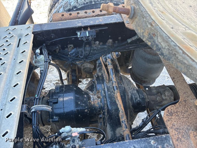 image for item FG1139 2016 Mack CXU613 semi truck