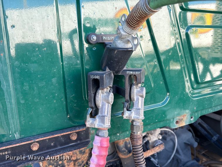 image for item FG1139 2016 Mack CXU613 semi truck