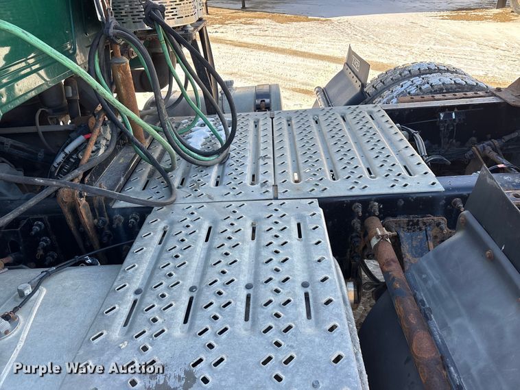 image for item FG1139 2016 Mack CXU613 semi truck