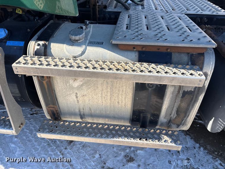 image for item FG1139 2016 Mack CXU613 semi truck