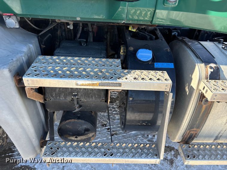 image for item FG1139 2016 Mack CXU613 semi truck