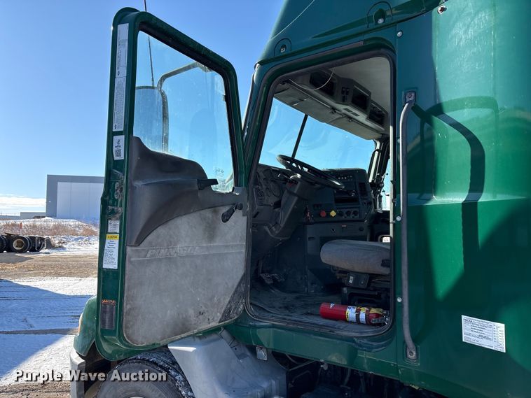 image for item FG1139 2016 Mack CXU613 semi truck