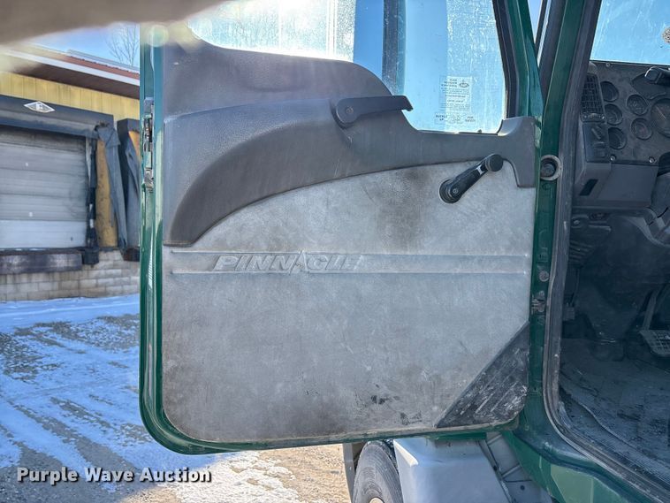 image for item FG1139 2016 Mack CXU613 semi truck