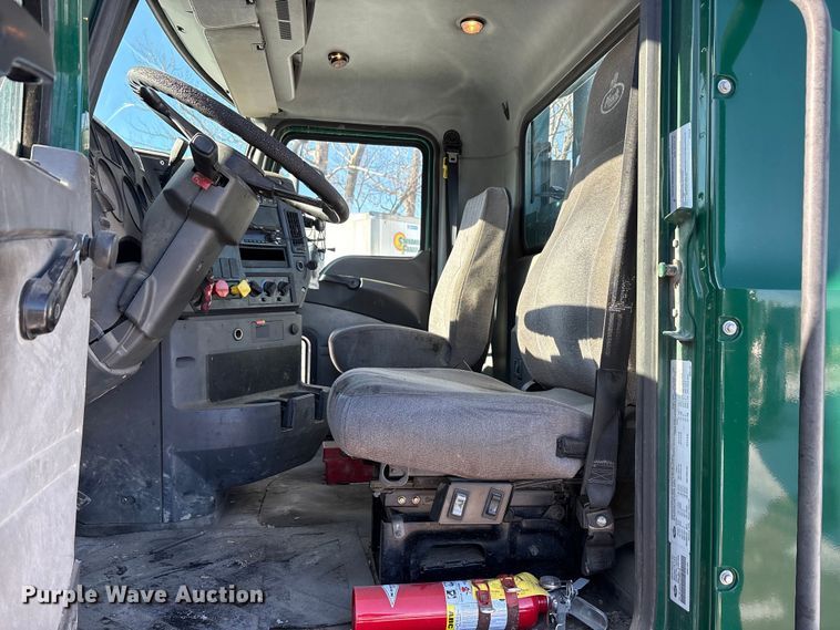 image for item FG1139 2016 Mack CXU613 semi truck