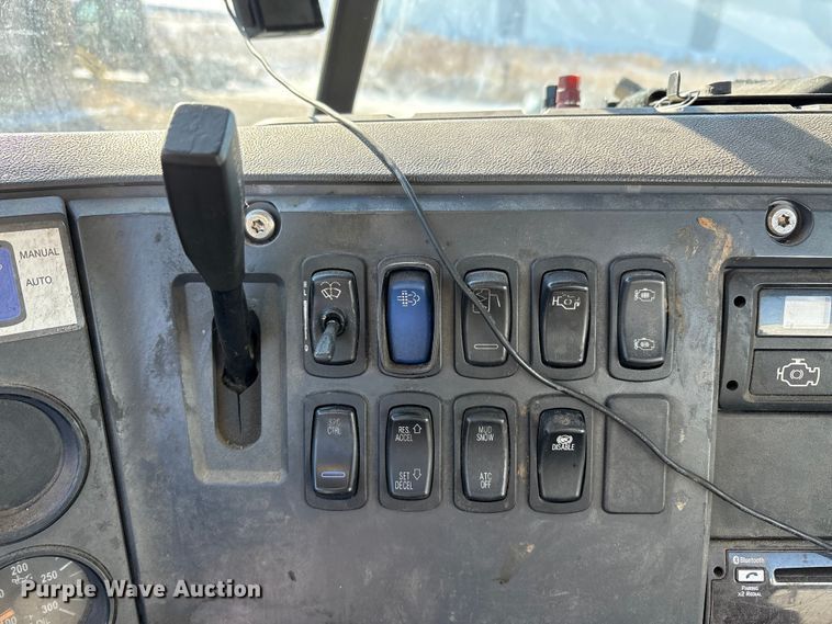 image for item FG1139 2016 Mack CXU613 semi truck