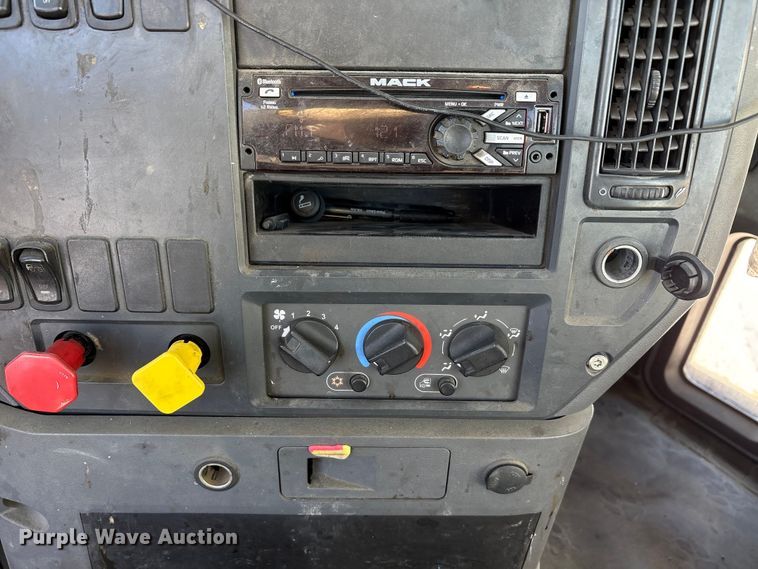 image for item FG1139 2016 Mack CXU613 semi truck