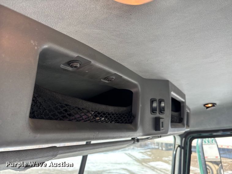 image for item FG1139 2016 Mack CXU613 semi truck