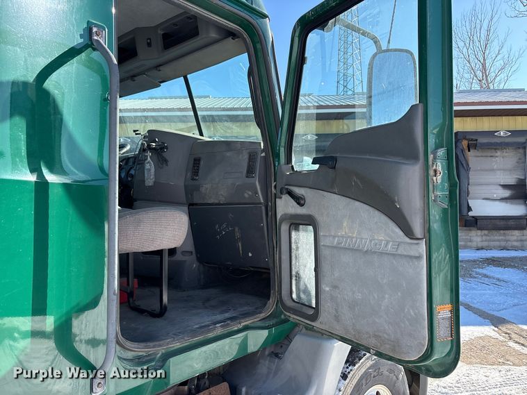 image for item FG1139 2016 Mack CXU613 semi truck