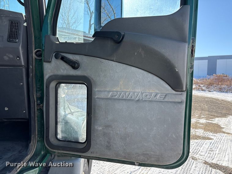 image for item FG1139 2016 Mack CXU613 semi truck