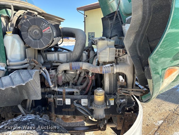 image for item FG1139 2016 Mack CXU613 semi truck