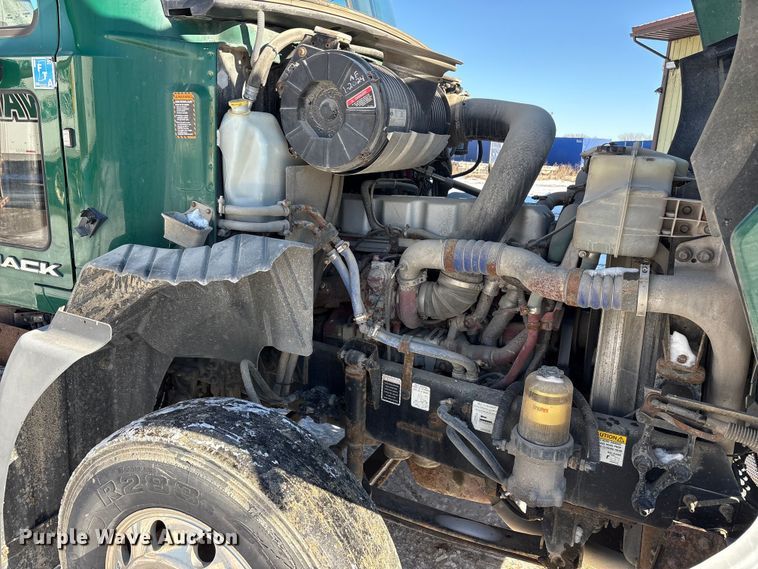 image for item FG1139 2016 Mack CXU613 semi truck