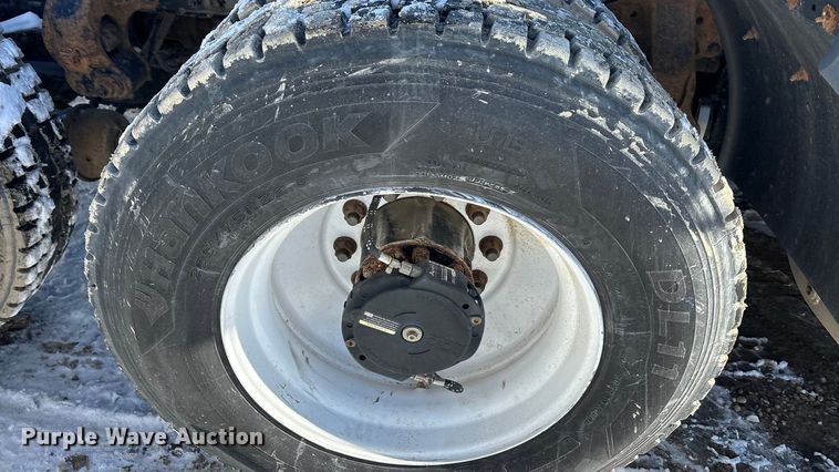 image for item FG1139 2016 Mack CXU613 semi truck