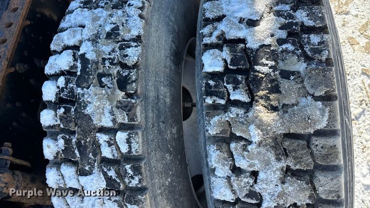 image for item FG1139 2016 Mack CXU613 semi truck