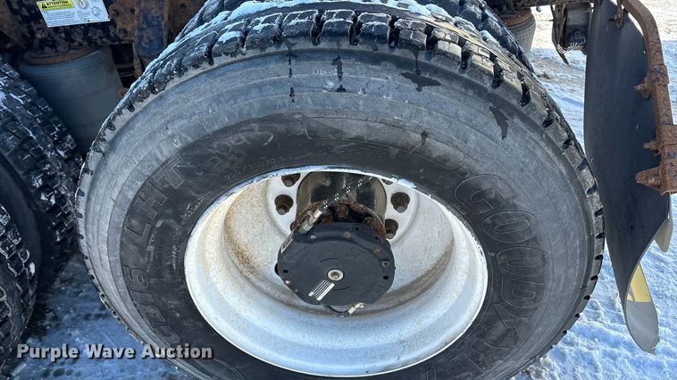 image for item FG1139 2016 Mack CXU613 semi truck