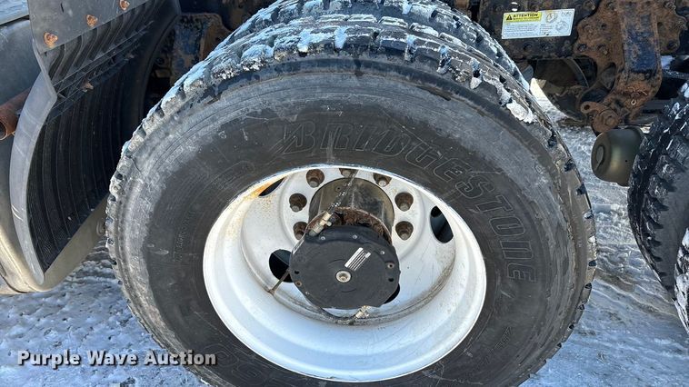 image for item FG1139 2016 Mack CXU613 semi truck