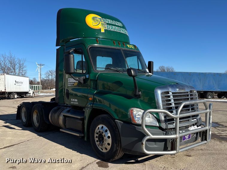 image for item FG1140 2017 Freightliner Cascadia 125 semi truck