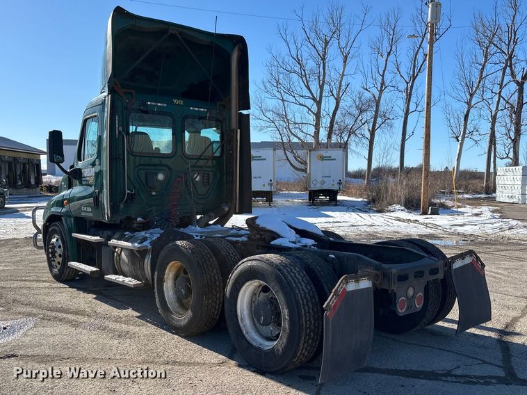 image for item FG1140 2017 Freightliner Cascadia 125 semi truck