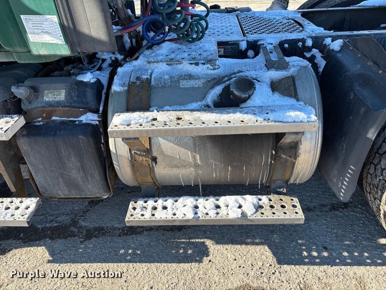 image for item FG1140 2017 Freightliner Cascadia 125 semi truck