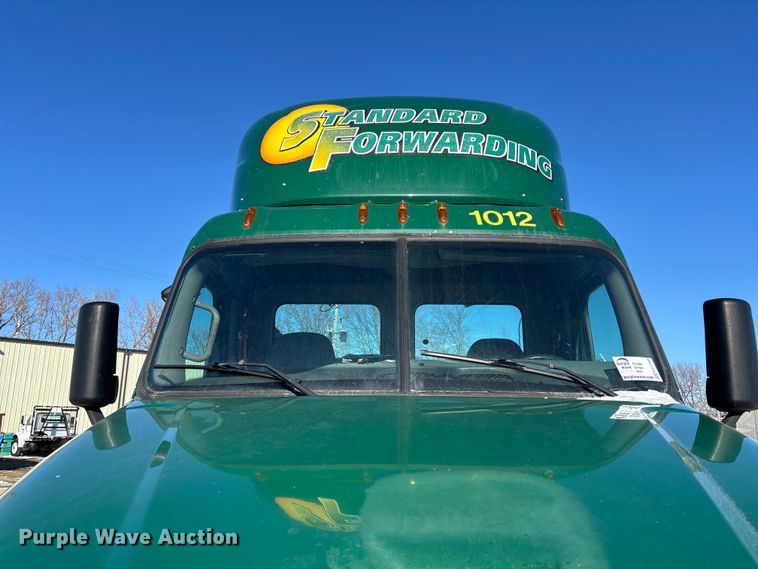 image for item FG1140 2017 Freightliner Cascadia 125 semi truck