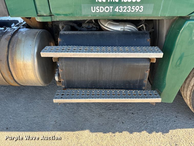 image for item FG1140 2017 Freightliner Cascadia 125 semi truck