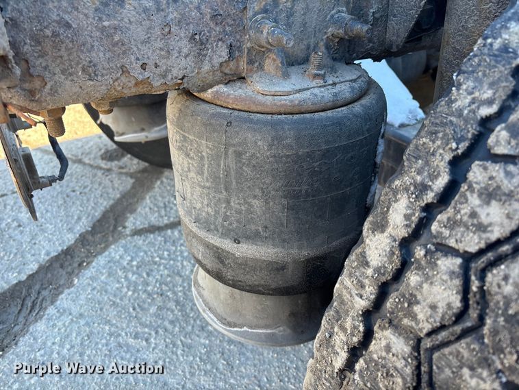 image for item FG1140 2017 Freightliner Cascadia 125 semi truck