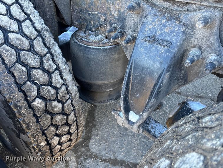 image for item FG1140 2017 Freightliner Cascadia 125 semi truck