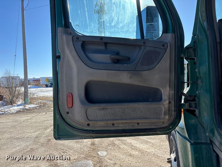 image for item FG1140 2017 Freightliner Cascadia 125 semi truck