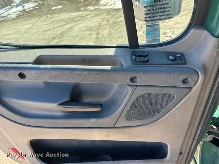 image for item FG1140 2017 Freightliner Cascadia 125 semi truck