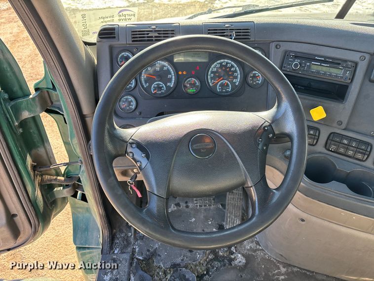 image for item FG1140 2017 Freightliner Cascadia 125 semi truck