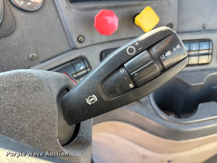 image for item FG1140 2017 Freightliner Cascadia 125 semi truck