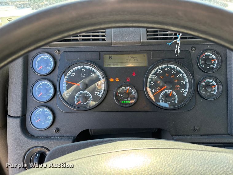 image for item FG1140 2017 Freightliner Cascadia 125 semi truck