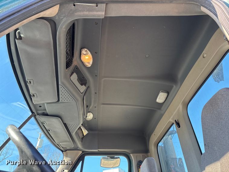 image for item FG1140 2017 Freightliner Cascadia 125 semi truck