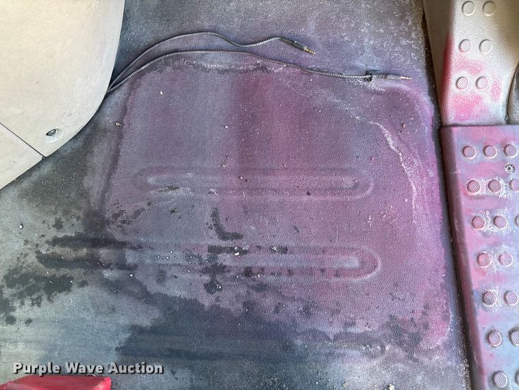 image for item FG1140 2017 Freightliner Cascadia 125 semi truck