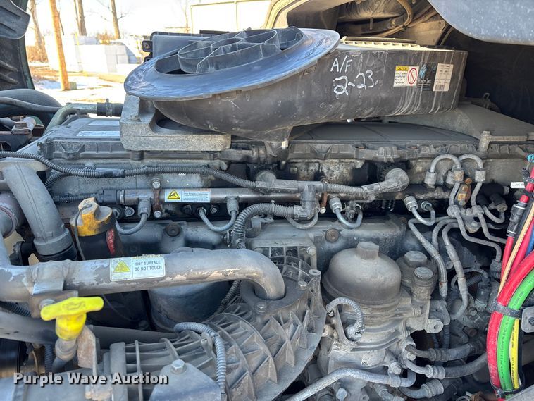 image for item FG1140 2017 Freightliner Cascadia 125 semi truck