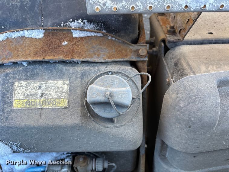 image for item FG1140 2017 Freightliner Cascadia 125 semi truck